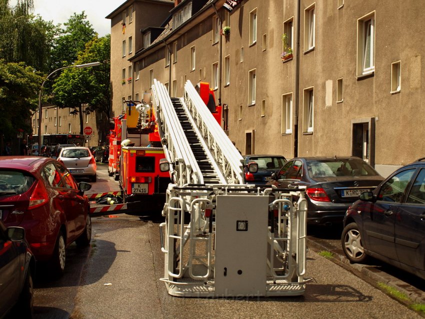 Feuerwehrmann verunglueckt Köln Kalk P22.JPG